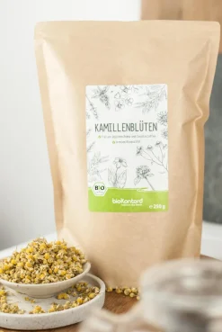 Kamillenblüten><noscript><img width=