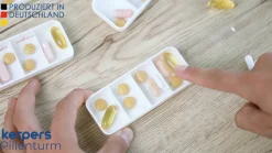 Kerpers® Pillendose 7 Tage mit je 4 Fächer „Basic“ bunt><noscript><img width=